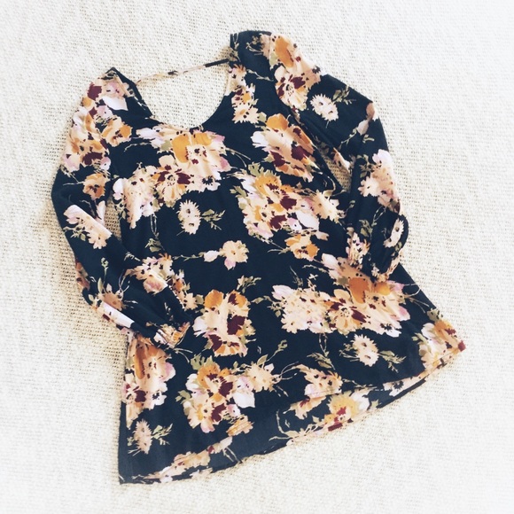 Billabong Dresses & Skirts - Boho Floral Billabong long Sleeve Mini Dress Tunic